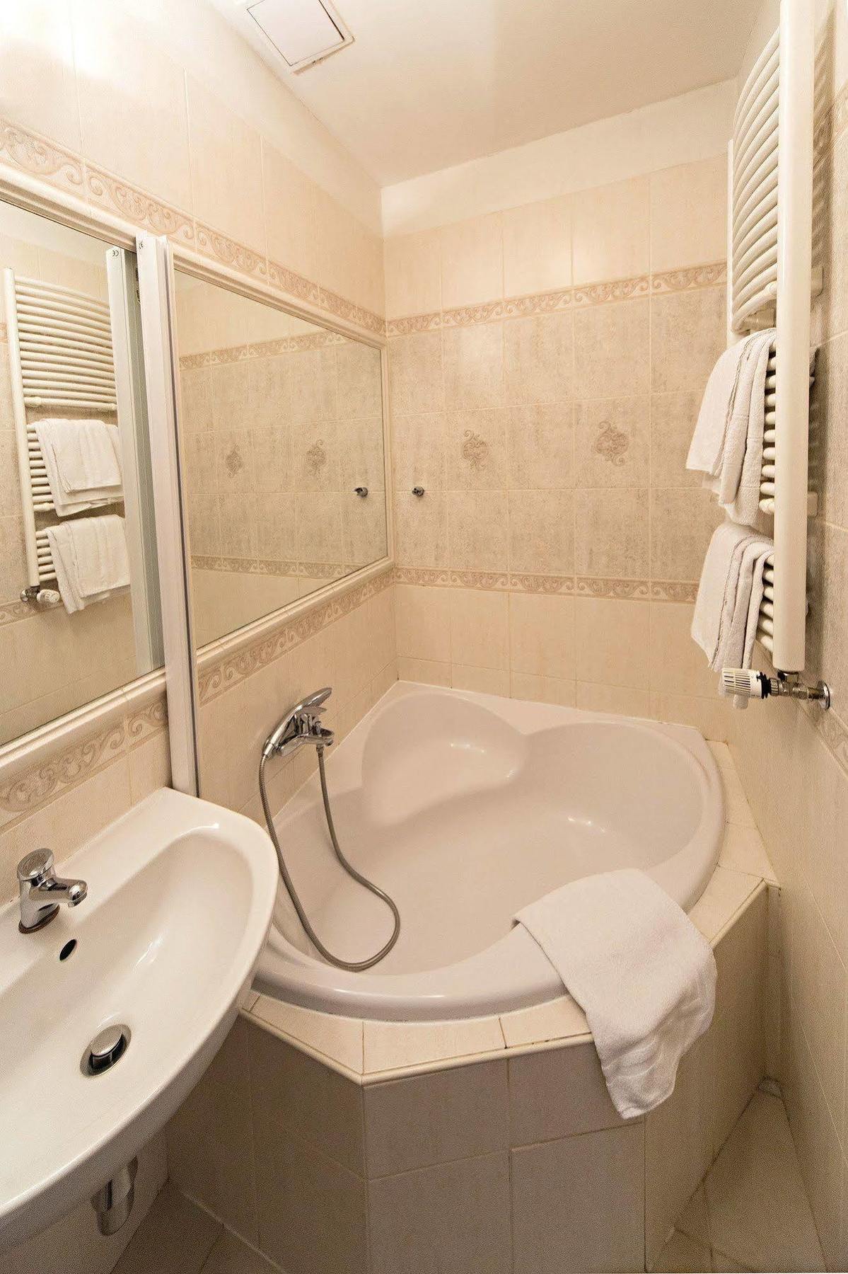 Hotel Donatello Prague Ngoại thất bức ảnh
