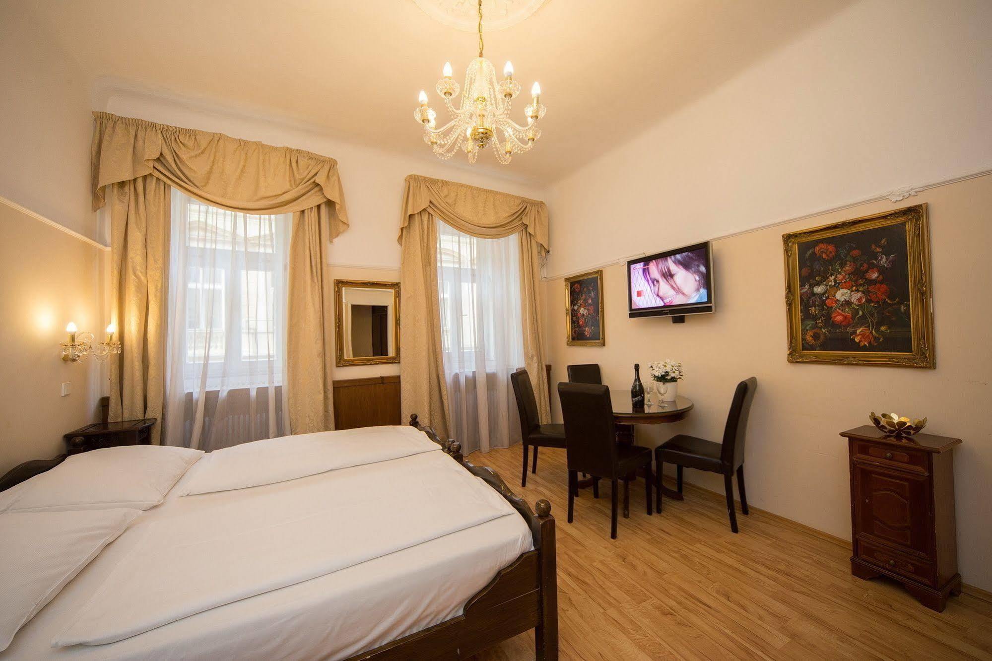 Hotel Donatello Prague Ngoại thất bức ảnh