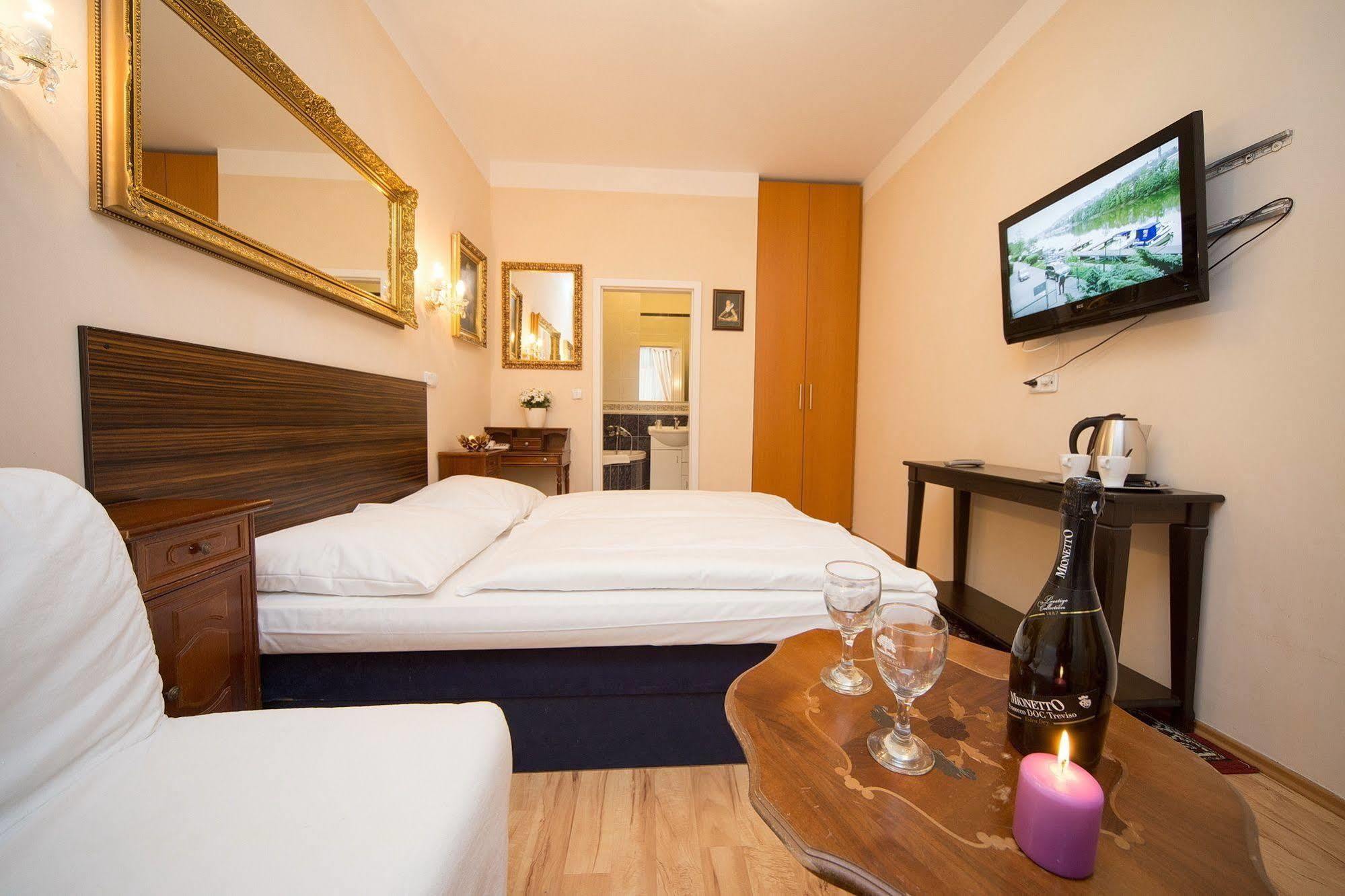 Hotel Donatello Prague Ngoại thất bức ảnh