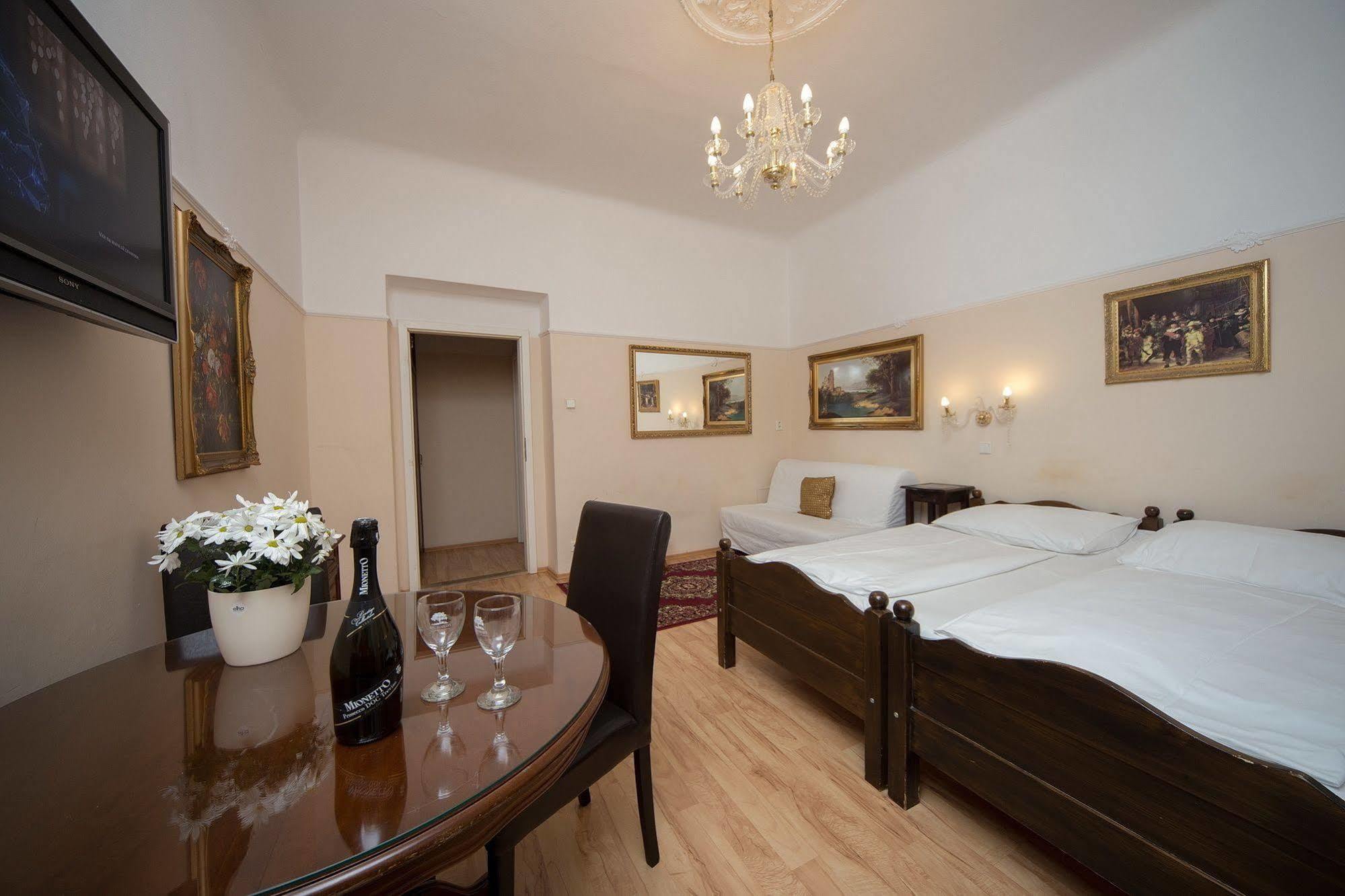 Hotel Donatello Prague Ngoại thất bức ảnh